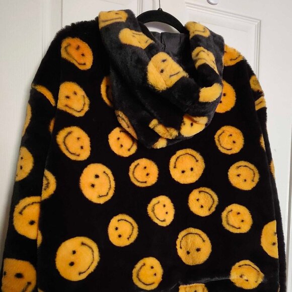 Free Haven Smiley Face Plush Hoodie - Picture 3 of 9
